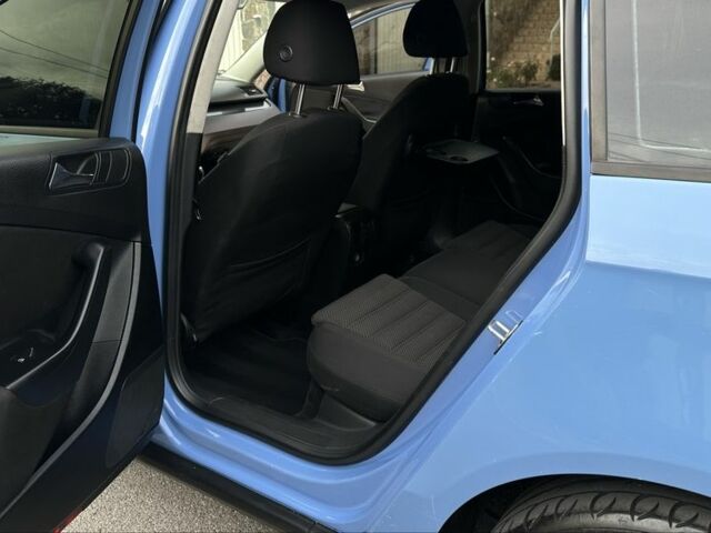 Фольксваген Пассат Вариант 2006 в Береговом на Automoto.ua Синий Фольксваген Пассат Вариант, объемом двигателя 2 л и пробегом 377 тыс. км за 4800 $, фото 11 на Automoto.ua