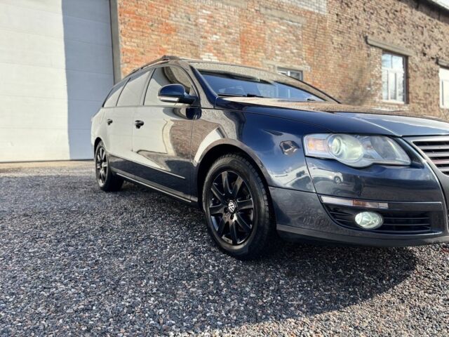 Синій Фольксваген Пассат Варіант, об'ємом двигуна 2 л та пробігом 317 тис. км за 5950 $, фото 7 на Automoto.ua