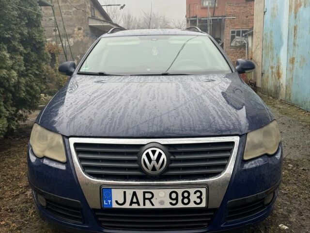 Синий Фольксваген Пассат Вариант, объемом двигателя 2 л и пробегом 355 тыс. км за 2550 $, фото 2 на Automoto.ua