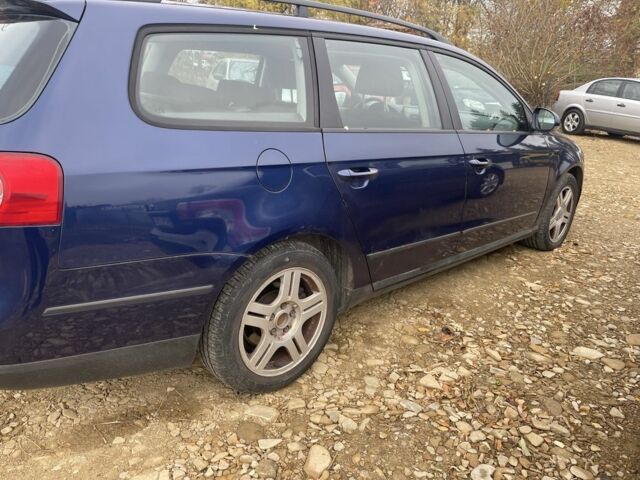 Синий Фольксваген Пассат Вариант, объемом двигателя 2 л и пробегом 300 тыс. км за 2550 $, фото 3 на Automoto.ua