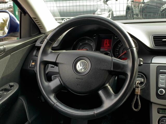 Синій Фольксваген Пассат Варіант, об'ємом двигуна 2 л та пробігом 344 тис. км за 6455 $, фото 15 на Automoto.ua