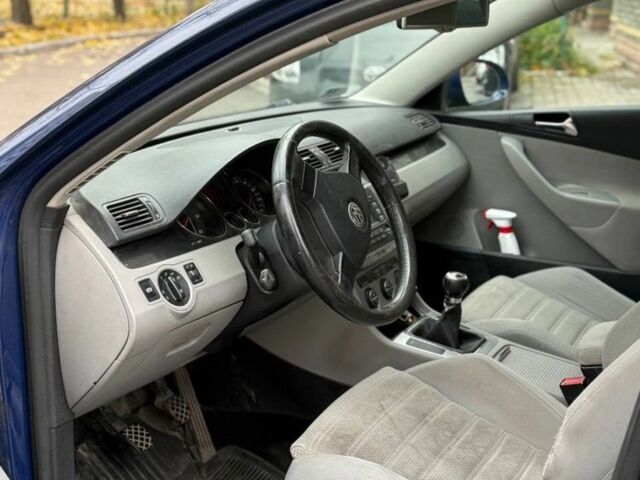 Синий Фольксваген Пассат Вариант, объемом двигателя 2 л и пробегом 334 тыс. км за 2599 $, фото 2 на Automoto.ua