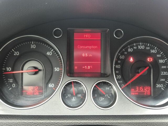 Синій Фольксваген Пассат Варіант, об'ємом двигуна 2 л та пробігом 316 тис. км за 6000 $, фото 6 на Automoto.ua