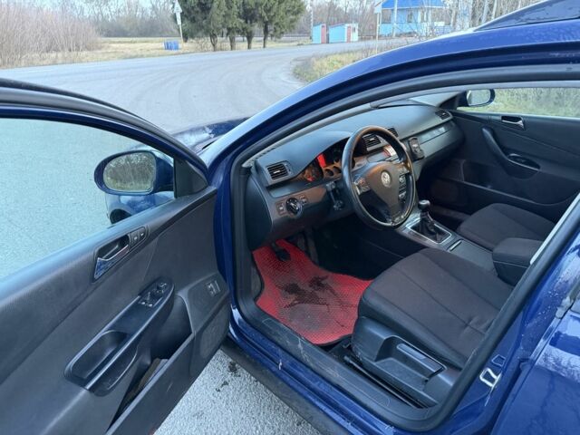 Синій Фольксваген Пассат Варіант, об'ємом двигуна 1.6 л та пробігом 224 тис. км за 4950 $, фото 7 на Automoto.ua