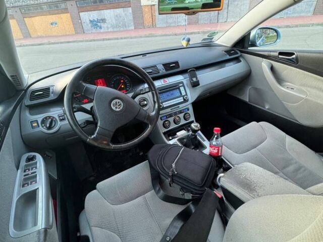 Синий Фольксваген Пассат Вариант, объемом двигателя 2 л и пробегом 250 тыс. км за 3300 $, фото 4 на Automoto.ua