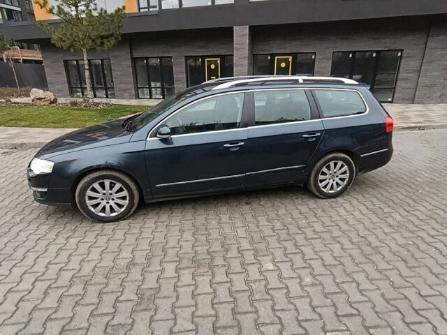 Синий Фольксваген Пассат Вариант, объемом двигателя 2 л и пробегом 293 тыс. км за 2800 $, фото 1 на Automoto.ua