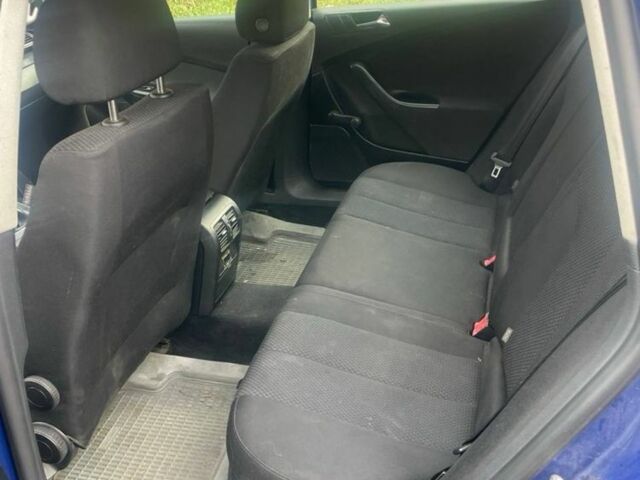 Синій Фольксваген Пассат Варіант, об'ємом двигуна 2 л та пробігом 290 тис. км за 2800 $, фото 5 на Automoto.ua