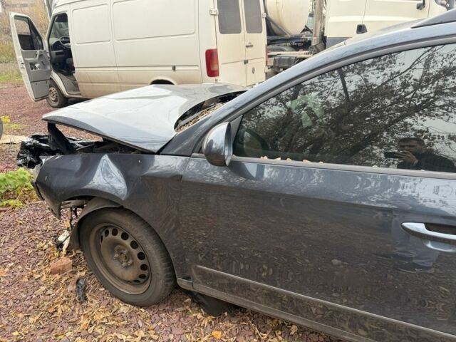 Синій Фольксваген Пассат Варіант, об'ємом двигуна 2 л та пробігом 280 тис. км за 1903 $, фото 5 на Automoto.ua