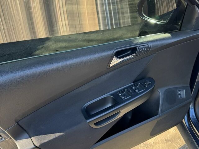 Синій Фольксваген Пассат Варіант, об'ємом двигуна 2 л та пробігом 230 тис. км за 5200 $, фото 10 на Automoto.ua