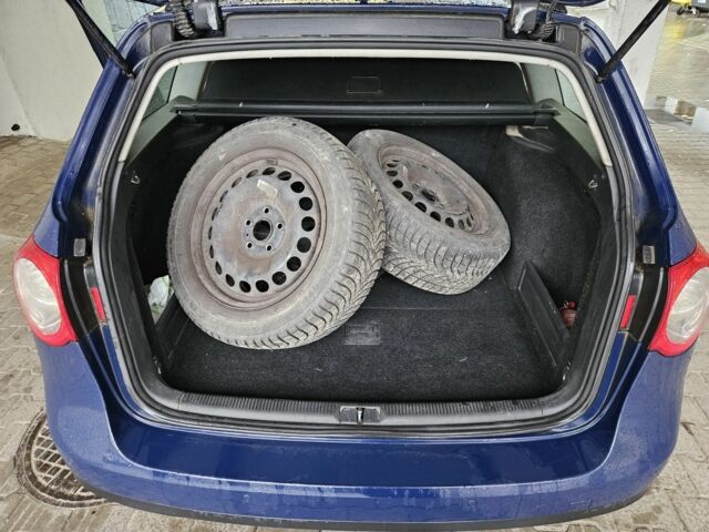 Синій Фольксваген Пассат Варіант, об'ємом двигуна 2 л та пробігом 360 тис. км за 2800 $, фото 17 на Automoto.ua