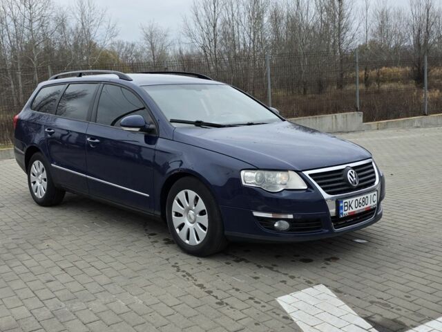 Синий Фольксваген Пассат Вариант, объемом двигателя 2 л и пробегом 350 тыс. км за 4333 $, фото 1 на Automoto.ua