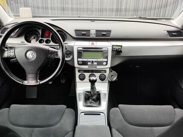 Синий Фольксваген Пассат Вариант, объемом двигателя 2 л и пробегом 239 тыс. км за 2750 $, фото 6 на Automoto.ua