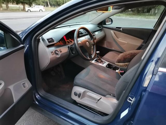 Синий Фольксваген Пассат Вариант, объемом двигателя 2 л и пробегом 244 тыс. км за 4400 $, фото 6 на Automoto.ua