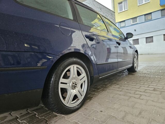 Синій Фольксваген Пассат Варіант, об'ємом двигуна 2 л та пробігом 360 тис. км за 2800 $, фото 5 на Automoto.ua