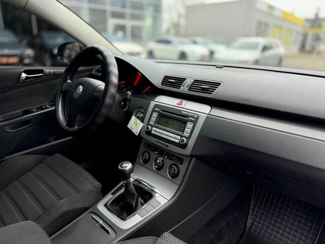 Синий Фольксваген Пассат Вариант, объемом двигателя 2 л и пробегом 234 тыс. км за 5499 $, фото 14 на Automoto.ua