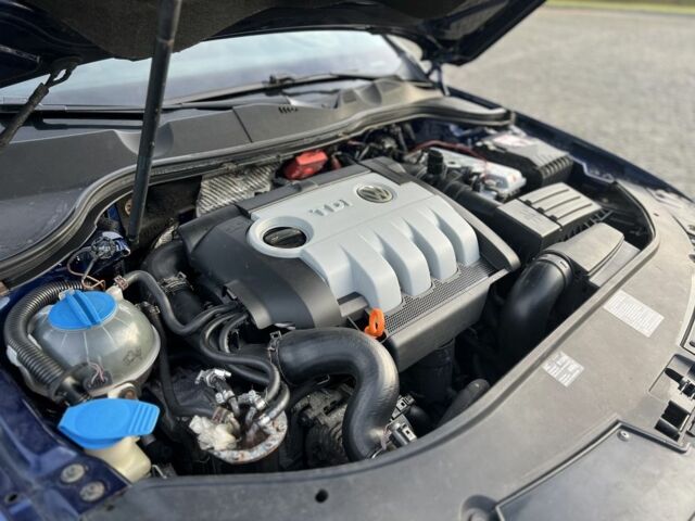 Синій Фольксваген Пассат Варіант, об'ємом двигуна 2 л та пробігом 285 тис. км за 5450 $, фото 18 на Automoto.ua