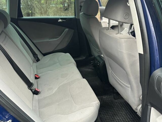 Синій Фольксваген Пассат Варіант, об'ємом двигуна 2 л та пробігом 287 тис. км за 2899 $, фото 6 на Automoto.ua