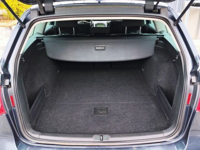 Синий Фольксваген Пассат Вариант, объемом двигателя 2 л и пробегом 239 тыс. км за 2750 $, фото 10 на Automoto.ua