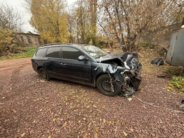 Синій Фольксваген Пассат Варіант, об'ємом двигуна 2 л та пробігом 280 тис. км за 1903 $, фото 2 на Automoto.ua