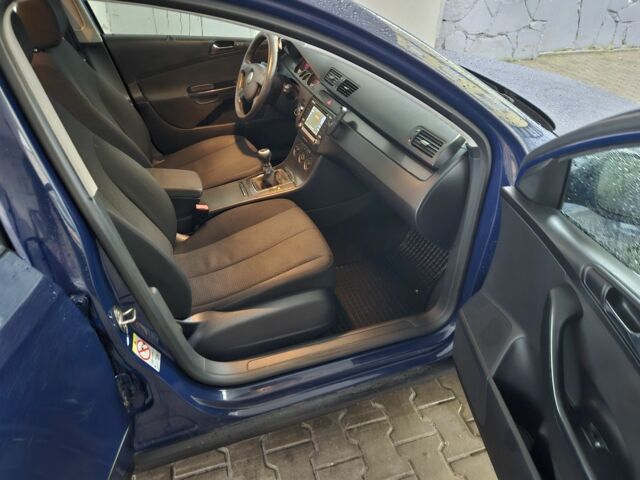 Синій Фольксваген Пассат Варіант, об'ємом двигуна 2 л та пробігом 360 тис. км за 2800 $, фото 8 на Automoto.ua