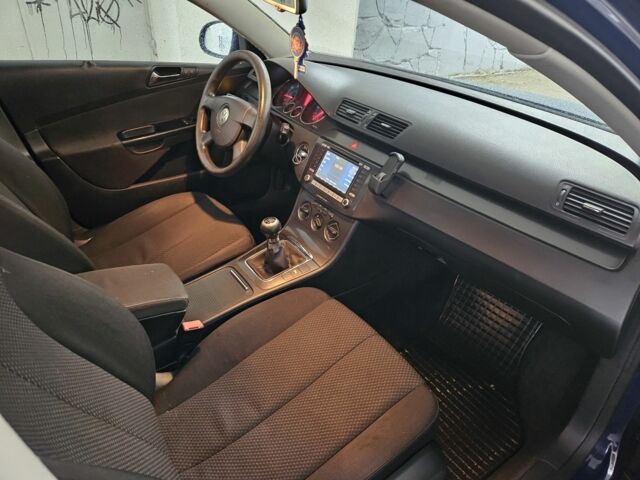 Синій Фольксваген Пассат Варіант, об'ємом двигуна 2 л та пробігом 360 тис. км за 2800 $, фото 9 на Automoto.ua