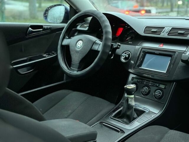 Синий Фольксваген Пассат Вариант, объемом двигателя 2 л и пробегом 350 тыс. км за 2999 $, фото 4 на Automoto.ua