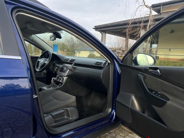 Синій Фольксваген Пассат Варіант, об'ємом двигуна 2 л та пробігом 285 тис. км за 5450 $, фото 13 на Automoto.ua