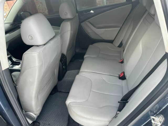 Синій Фольксваген Пассат Варіант, об'ємом двигуна 2 л та пробігом 231 тис. км за 5600 $, фото 10 на Automoto.ua