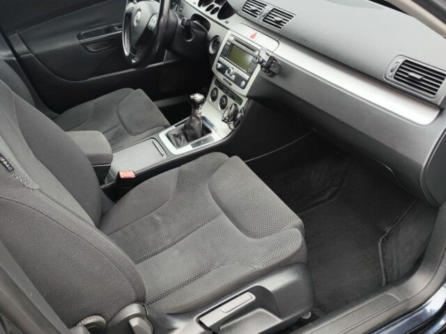 Синий Фольксваген Пассат Вариант, объемом двигателя 2 л и пробегом 239 тыс. км за 2750 $, фото 8 на Automoto.ua