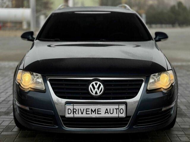 Синий Фольксваген Пассат Вариант, объемом двигателя 2 л и пробегом 234 тыс. км за 5499 $, фото 1 на Automoto.ua