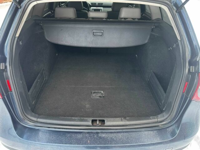 Синій Фольксваген Пассат Варіант, об'ємом двигуна 2 л та пробігом 231 тис. км за 5600 $, фото 9 на Automoto.ua