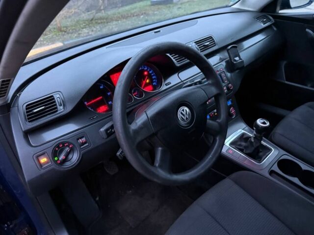 Синій Фольксваген Пассат Варіант, об'ємом двигуна 2 л та пробігом 284 тис. км за 2800 $, фото 6 на Automoto.ua