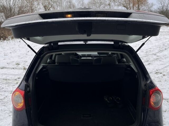 Синій Фольксваген Пассат Варіант, об'ємом двигуна 1.9 л та пробігом 400 тис. км за 2200 $, фото 5 на Automoto.ua