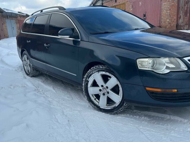 Синій Фольксваген Пассат Варіант, об'ємом двигуна 2 л та пробігом 231 тис. км за 5600 $, фото 4 на Automoto.ua