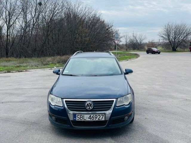 Синий Фольксваген Пассат Вариант, объемом двигателя 2 л и пробегом 230 тыс. км за 2000 $, фото 1 на Automoto.ua