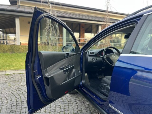 Синій Фольксваген Пассат Варіант, об'ємом двигуна 2 л та пробігом 285 тис. км за 5450 $, фото 10 на Automoto.ua