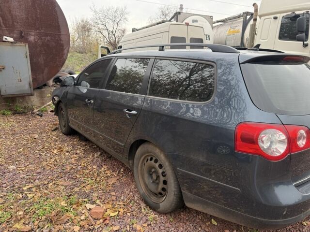 Синій Фольксваген Пассат Варіант, об'ємом двигуна 2 л та пробігом 280 тис. км за 1903 $, фото 3 на Automoto.ua