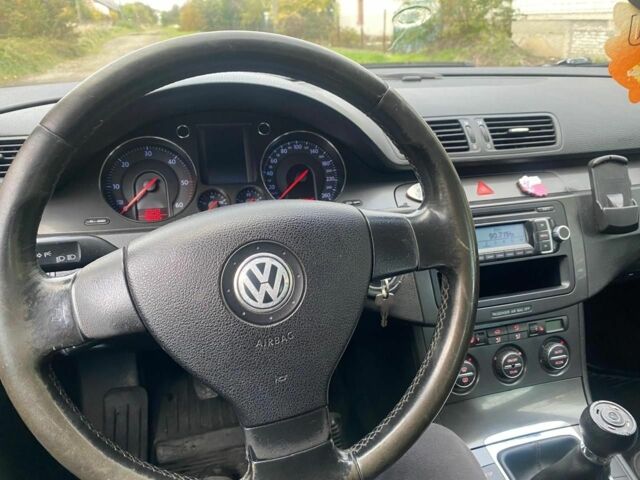 Синий Фольксваген Пассат Вариант, объемом двигателя 1.9 л и пробегом 300 тыс. км за 3300 $, фото 5 на Automoto.ua