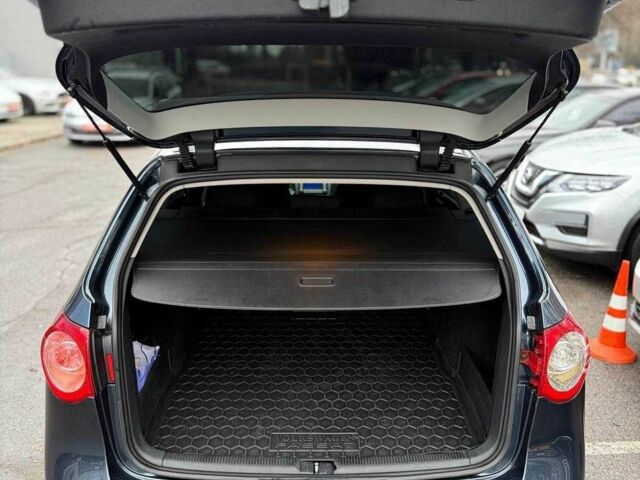 Синий Фольксваген Пассат Вариант, объемом двигателя 2 л и пробегом 234 тыс. км за 5499 $, фото 20 на Automoto.ua