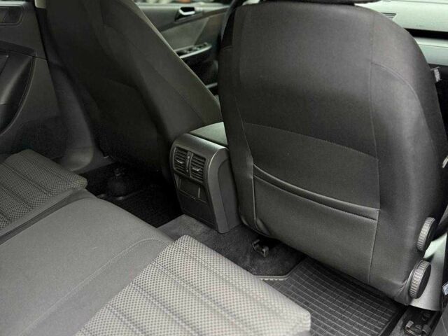 Синий Фольксваген Пассат Вариант, объемом двигателя 2 л и пробегом 234 тыс. км за 5499 $, фото 12 на Automoto.ua