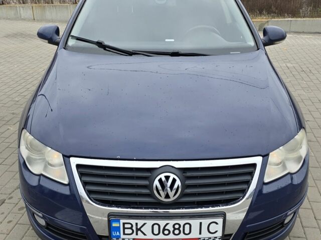 Синий Фольксваген Пассат Вариант, объемом двигателя 2 л и пробегом 350 тыс. км за 4333 $, фото 2 на Automoto.ua