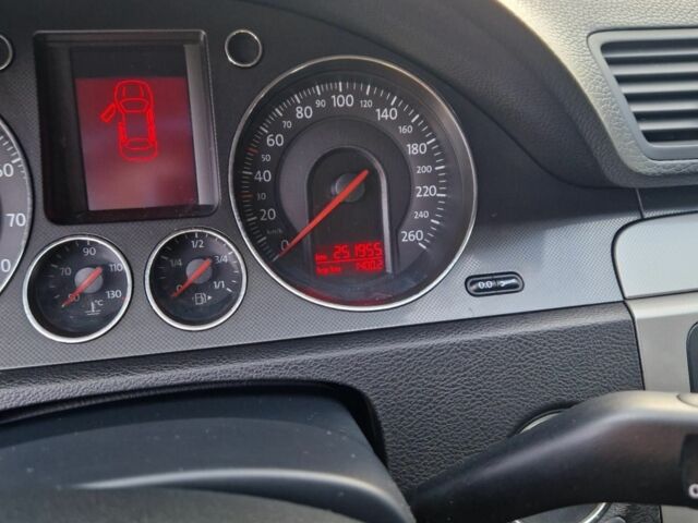 Синий Фольксваген Пассат Вариант, объемом двигателя 1.6 л и пробегом 250 тыс. км за 5556 $, фото 6 на Automoto.ua