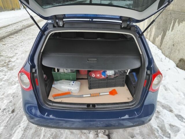 Синій Фольксваген Пассат Варіант, об'ємом двигуна 2 л та пробігом 227 тис. км за 5900 $, фото 9 на Automoto.ua