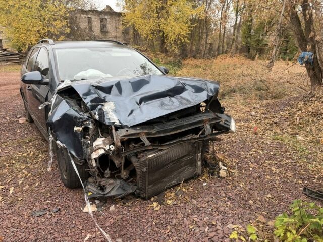 Синій Фольксваген Пассат Варіант, об'ємом двигуна 2 л та пробігом 280 тис. км за 1903 $, фото 4 на Automoto.ua