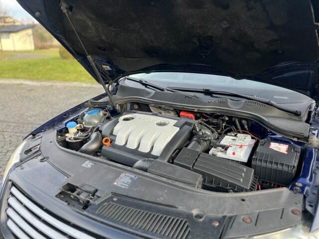 Синій Фольксваген Пассат Варіант, об'ємом двигуна 2 л та пробігом 285 тис. км за 5450 $, фото 17 на Automoto.ua