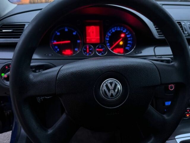 Синій Фольксваген Пассат Варіант, об'ємом двигуна 2 л та пробігом 284 тис. км за 2800 $, фото 5 на Automoto.ua