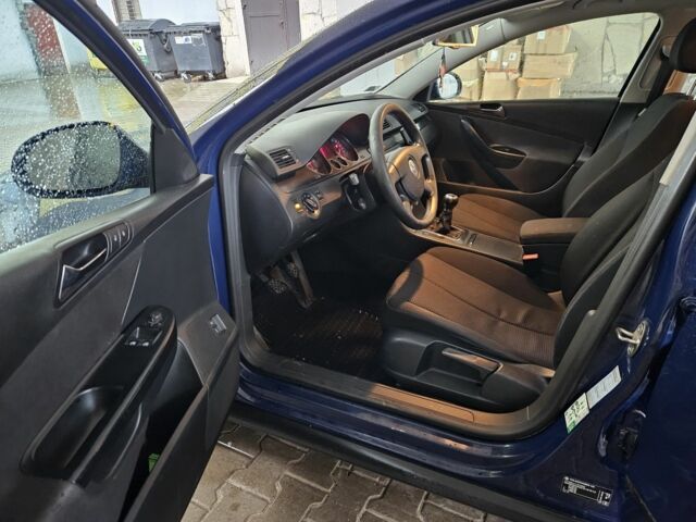 Синій Фольксваген Пассат Варіант, об'ємом двигуна 2 л та пробігом 360 тис. км за 2800 $, фото 11 на Automoto.ua