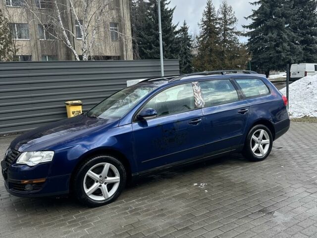 Синий Фольксваген Пассат Вариант, объемом двигателя 2 л и пробегом 324 тыс. км за 2550 $, фото 2 на Automoto.ua