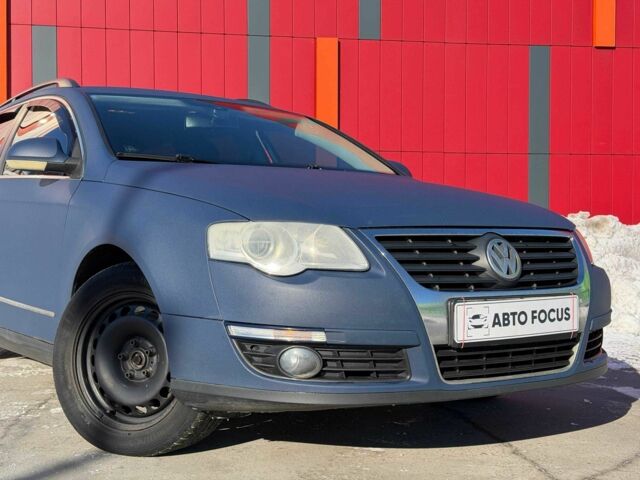 Синій Фольксваген Пассат Варіант, об'ємом двигуна 1.6 л та пробігом 303 тис. км за 5790 $, фото 1 на Automoto.ua