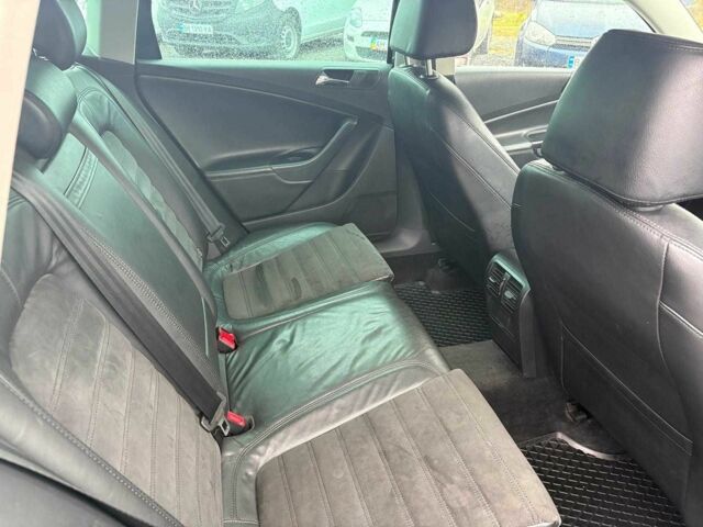 Синій Фольксваген Пассат Варіант, об'ємом двигуна 1.8 л та пробігом 237 тис. км за 6590 $, фото 17 на Automoto.ua